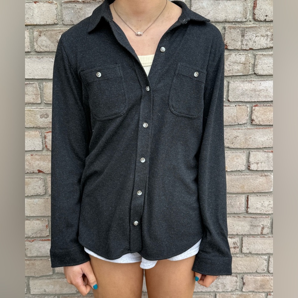 FAHERTY legend women’s shirt. Size medium.  Excellent condition